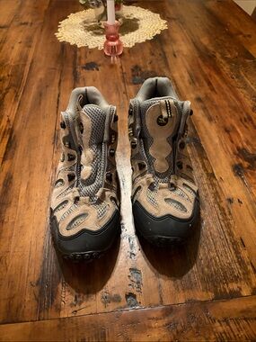 RedHead Women's Gray and Tan Trail Athletic Shoes